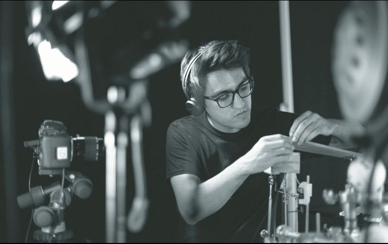 Sergio Valdivia. En la foto, el animador se ve trabajando en sus proyectos. ESPECIAL