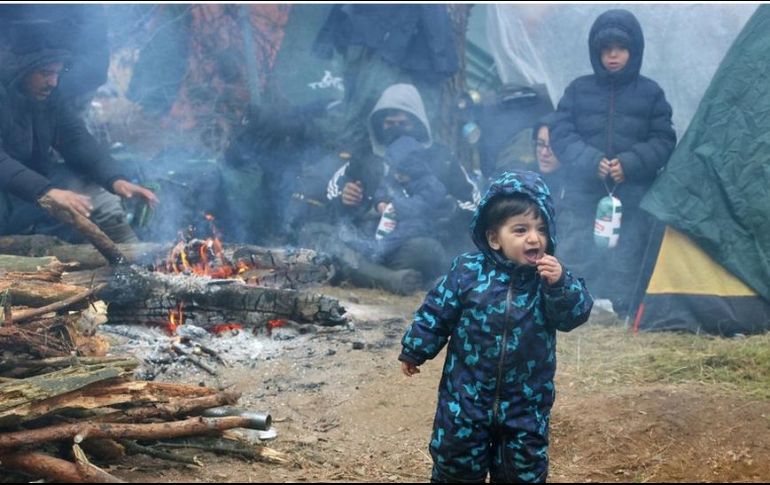 Hay muchos niños entre los migrantes y su situación pronto podría volverse muy difícil. GETTY IMAGES
