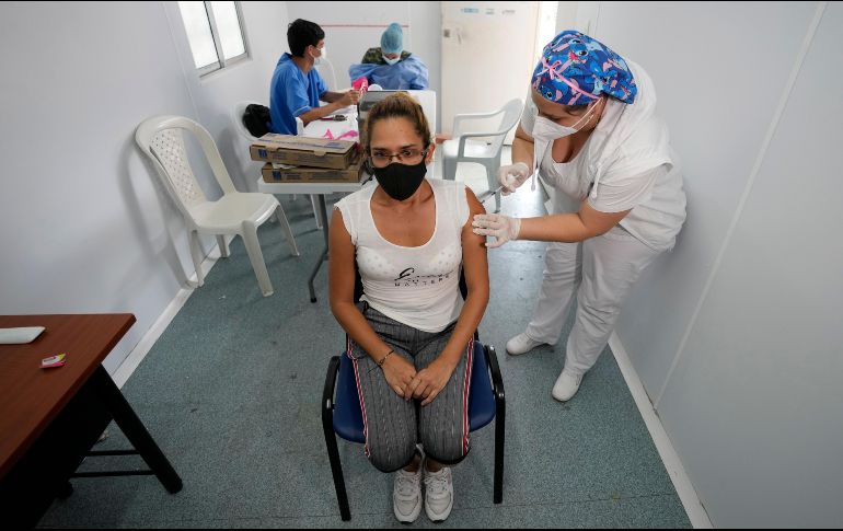 En 82% de los centros vigilados por Monitor Salud se practica la reutilización de las mascarillas.  AP/F. Vergara