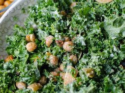 Ensalada de garbanzos tostados. ESPECIAL/Photo by Deryn Macey on Unsplash.