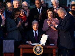 Con el acuerdo bipartidista, el mandatario tuvo que elegir entre mantener su promesa de promover la unidad nacional y su compromiso por un cambio transformativo. AP/E. Vucci