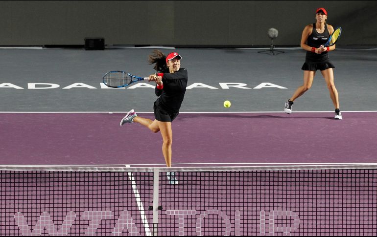 Haber sido local no fue ventaja para Giuliana Olmos, quien no pudo ganar alguno de sus partidos acompañada de Fichman. EFE / F. Guasco