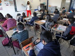 A partir de hoy, las escuelas de Jalisco podrán recibir al 100 por ciento de los estudiantes de educación básica y media superior para tomar clases presenciales de lunes a viernes. EL INFORMADOR / A. Camacho