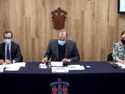 Villanueva (centro) informó que buscará reunirse con diputados locales, que tienen pendiente la revisión del paquete presupuestal. ESPECIAL /