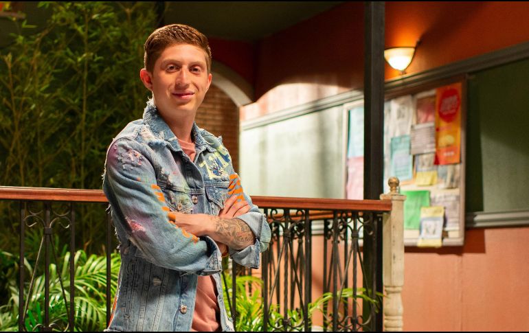 Papel picado de colores, calabazas, veladoras de San Judas Tadeo, un par de cervezas, quesadillas y hasta un plato de mole con pollo en dulce, forman parte la ofrenda realizada a 