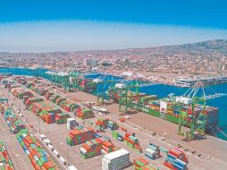 Transportar un contenedor de 40 pies a través del canal de Panaá puede llegar a costar 25 mil dólares. ESPECIAL