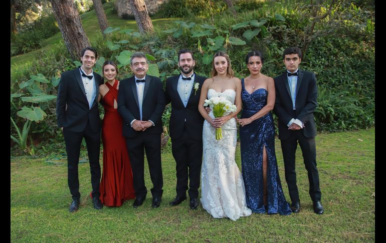 Manuel Mariscal, Fernanda Ruiz, Dr. Juan Ruiz, Andrés Aranda, Giovanna Ruiz, Linda Fabián y Juan Rui. GENTE BIEN JALISCO/TONY MARTÍNEZ