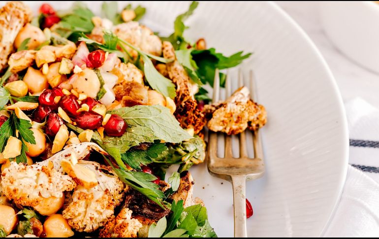 Ensalada de coliflor. ESPECIAL/Photo by Jennifer Schmidt on Unsplash.