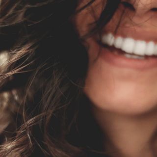 Señales de que estás cepillando tus dientes incorrectamente