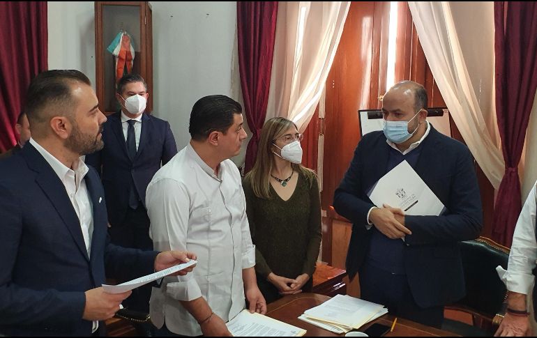 Aunque el presidente de la Junta de Coordinación, José María Martínez y el emecista Quirino Velázquez recibieron en mano los oficios del rector, aún no le pusieron fecha a la reunión. EL INFORMADOR/R. RIVAS