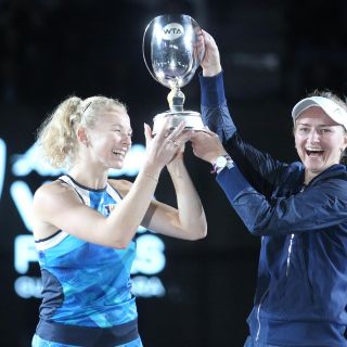 AKRON WTA Finals: Krejcikova y Siniakova conquistan el título
