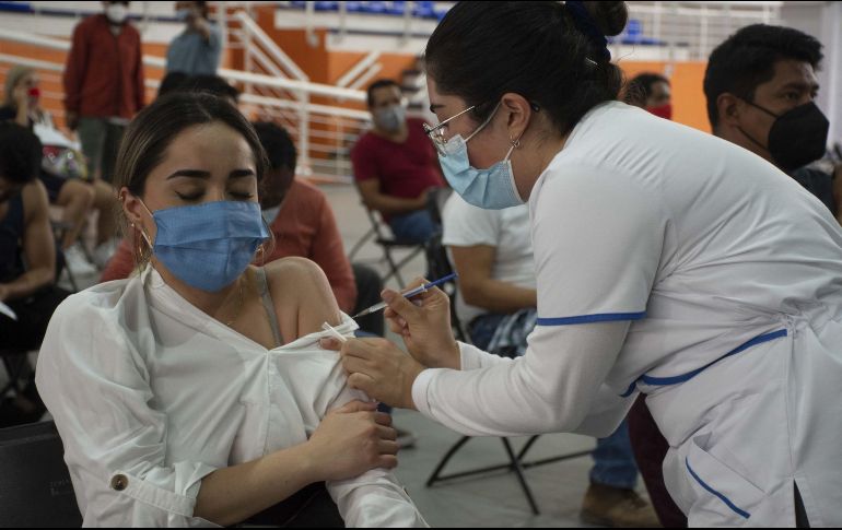 Las vacunas contra COVID-19 reconocidas por la FDA y la OMS son sometidas a un proceso riguroso de pruebas para determinar que son inocuas y eficaces. SUN / ARCHIVO