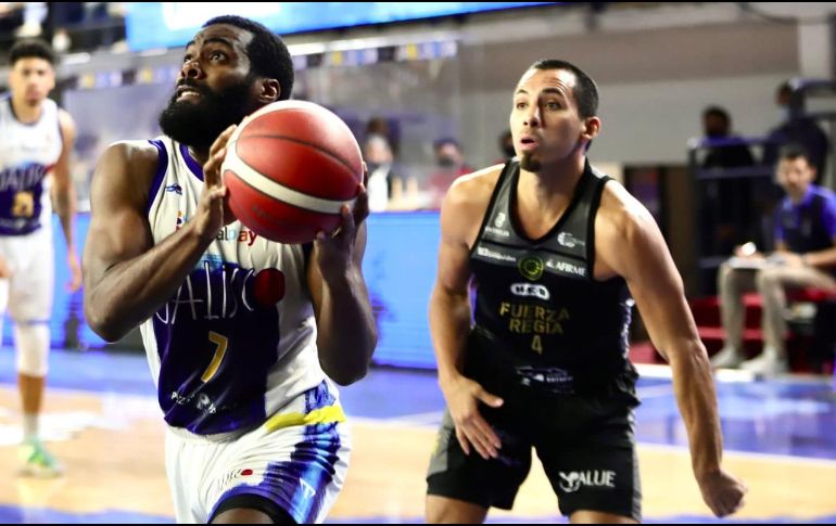 Los periodos tres y cuatro fueron totalmente regiomontanos, con ventajas amplias que a la postre le dieron la victoria final a los norteños acumulando 90 puntos. TWITTER/@AstrosJalisco