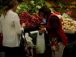 Con el nuevo plazo podría haber retrocesos en Estados donde ya no se entregan bolsas de plástico para portar las compras. EL INFORMADOR/Archivo