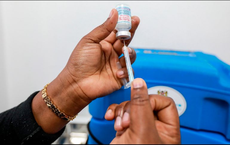 Cabe mencionar que el prerregistro sirve para que las autoridades sanitarias gestionen las fechas y las unidades de vacunación por entidad federativa. EFE / ARCHIVO