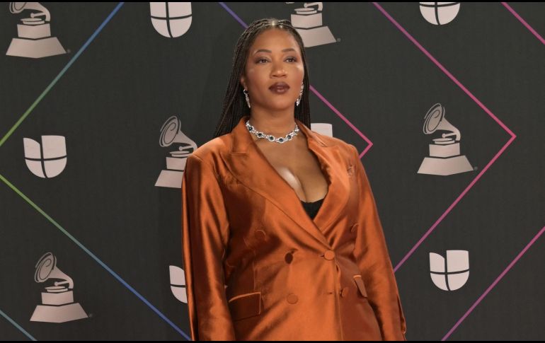 Luedji Luna en la alfombra roja de los Latin Grammy 2021. AFP / B. Bennett