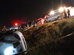 El accidente se registró sobre el Libramiento Norte en Lagos de Moreno la tarde de ayer jueves. ESPECIAL /