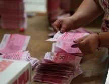 Tras una inconformidad presentada por Morena, la Comisión de Quejas ordenó eliminar 39 publicaciones del gobernador y funcionarios estatales que promovían la consulta sobre el pacto fiscal. SUN/ARCHIVO