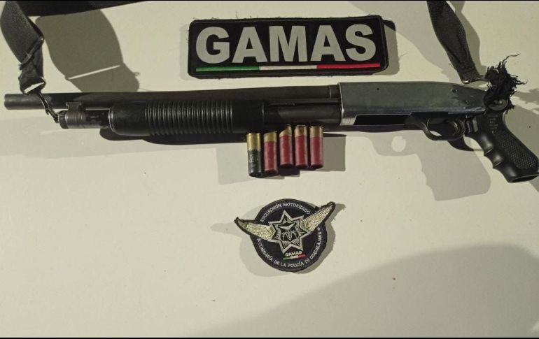 La Policía de Guadalajara que realizaban operativo de vigilancia en la zona del Mercado de Abastos detuvo a un hombre que portaba una escopeta. ESPECIAL