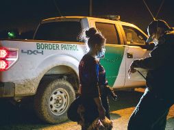 Según cifras oficiales, aproximadamente el 55% de los migrantes encontrados por la Patrulla Fronteriza son expulsados de regreso a sus países de origen. AFP/B. Bell