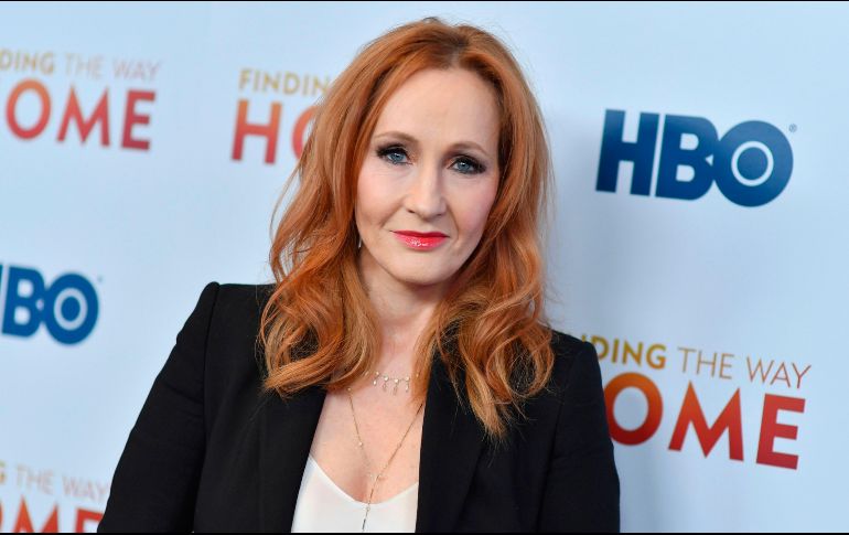En su cuenta de Twitter, J. K. Rowling explica que son tantas las amenazas que podría 
