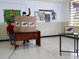 El presidente de la Asamblea Nacional de Venezuela, Jorge Rodríguez, asiste a votar en Caracas, Venezuela. EFE/R. Peña
