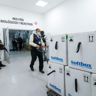 COVID-19: Llegan 200 mil vacunas a Jalisco; mañana comienza inmunización de menores de edad