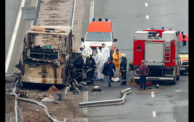 La madrugada del martes un autobús se incendió en una autopista de Bulgaria. AP / M. CHERNEV
