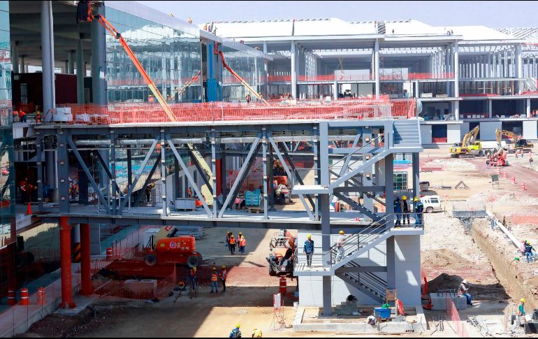 AMLO declaró sus grandes obras de infraestructura como de seguridad nacional. En la imagen, obras en el Aeropuerto de Santa Lucía. SUN/ARCHIVO