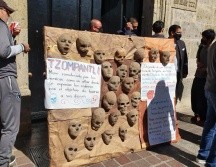 Universitarios protestan en el Congreso de Jalisco durante arranque de la glosa del informe