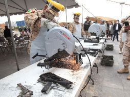 Una vez entregadas las armas, los militares las destruirán frente a las personas que las entregaron y todo el procedimiento se realizará sin investigaciones. EFE/L. Torres