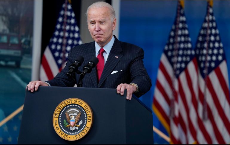 Detallan que la administración de Joe Biden ofrecerá la vacuna contra el COVID-19 a los adultos solicitantes de asilo. AP/E. Vucci