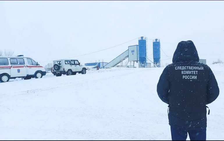 Tragedia. La policía llegó a auxiliar a los mineros con vida. EFE