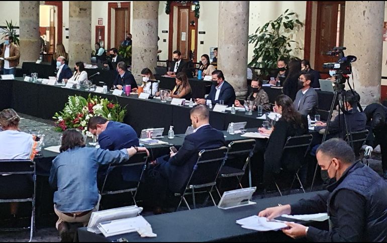 El funcionario Xavier Orendáin de Obeso, compareció en el Congreso estatal en la segunda jornada de la glosa del tercer informe de gobierno. EL INFORMADOR/R. RIVAS