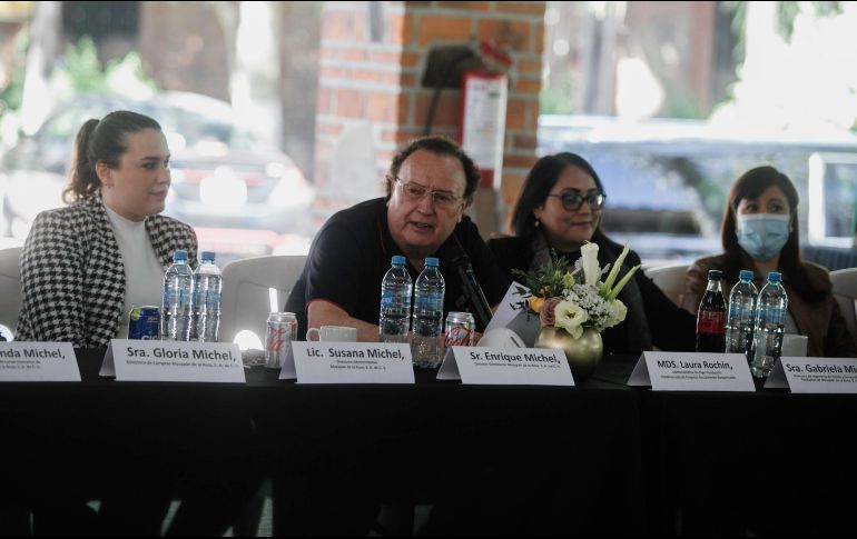 Enrique Michel, director de la empresa, se mostró contento con el emblema. EL INFORMADOR/G. Gallo