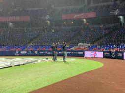 La fuerte lluvia que cayó sobre territorio regiomontano fue lo que impidió que siquiera iniciara este encuentro. TWITTER/@charrosbeisbol