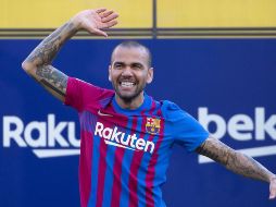 NUEVA ETAPA. Dani Alves se encuentra entrenando con el conjunto Blaugrana con normalidad y en enero podrá debutar. EFE/E. Fontcuberta