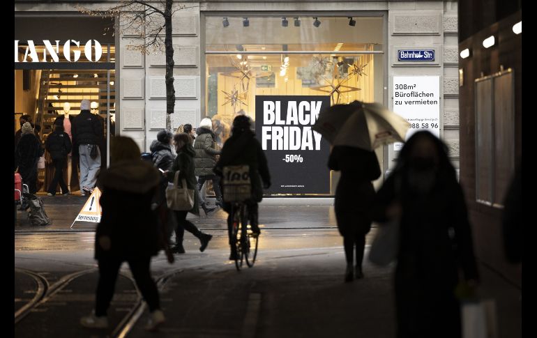En muchas ocasiones es bueno aprovechar los precios bajos que son lanzados, por lo que no puedes dejar pasar la oportunidad ahora con la Black Friday. EFE / ARCHIVO