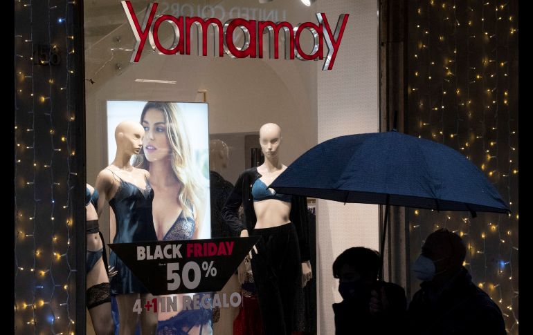 Las compras por Internet, los artículos agotados debido a la escasez de suministros, los altos precios de la gasolina y los alimentos, así como la falta de personal, afectaron al 