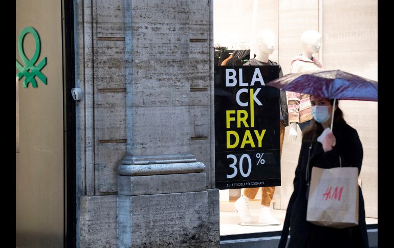 Las compras por Internet, los artículos agotados debido a la escasez de suministros, los altos precios de la gasolina y los alimentos, así como la falta de personal, afectaron al 