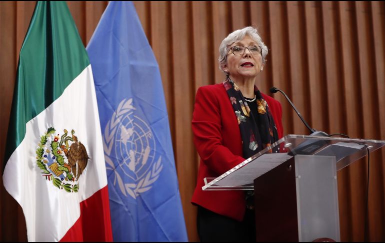La presidenta del comité contra la desaparición forzada, Carmen Rosa Villa, habla durante una conferencia de prensa en la Ciudad de México. EFE/J. Méndez