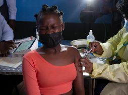 La variante ómicron tiene un número extremadamente elevado de mutaciones y un potencial muy alto de propagación. AP/D. Farrell