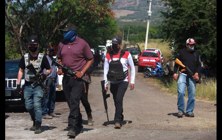 Denuncian que Los Viagras y el Cártel Nueva Generación cobran impuestos muy altos a los aguacateros de la zona. AP/A. Solís