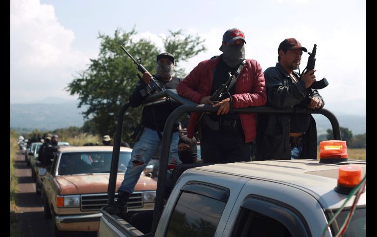 Denuncian que Los Viagras y el Cártel Nueva Generación cobran impuestos muy altos a los aguacateros de la zona. AP/A. Solís