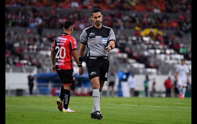 SEÑALADO. César Arturo Ramos Palazuelos decidió marcar un penal muy dudoso a favor del Atlas. IMAGO7