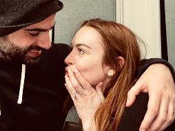 Lindsay Lohan junto a Bader Shammas en la publicación de su compromiso. INSTAGRAM/LINDSAY LOHAN