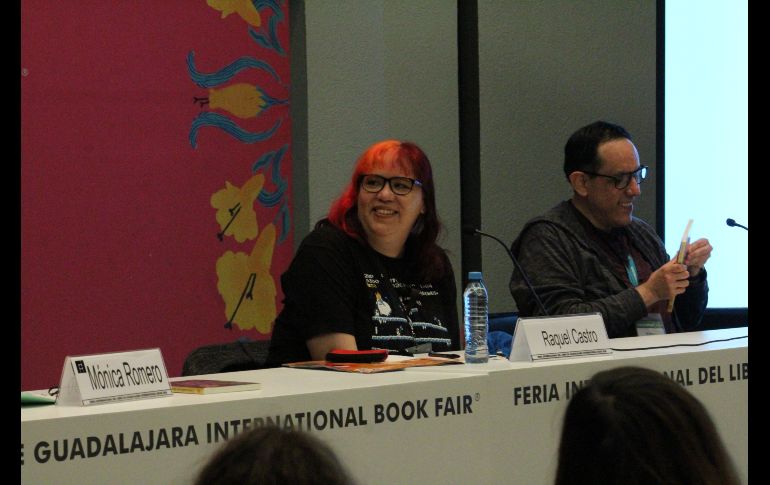 Sin duda, como bien lo mencionó la autora, este libro no es un recetario  sobre cómo ligar una persona, incluso nace como una crítica a estos métodos  infalibles o tips que daban en las revistas juveniles. ESPECIAL/Ana Canales