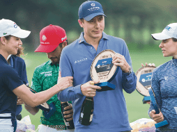DE ELITE. Carlos Ortiz (centro) pudo convivir el sábado con Lorena Ochoa y sus amigos Gaby López y Abraham Ancer en Guadalajara. IMAGO7