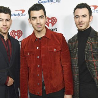Jonas Brothers reciben burlas en el nuevo especial de Netflix "Jonas Brothers Family Roast"