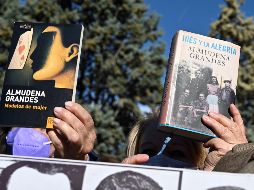La escritora española Almudena Grandes fue enterrada hoy en Madrid. EFE / F. VILLAR